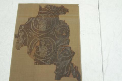 The entire textile fragment showing the entire motif, which is a repeat of the original motif.